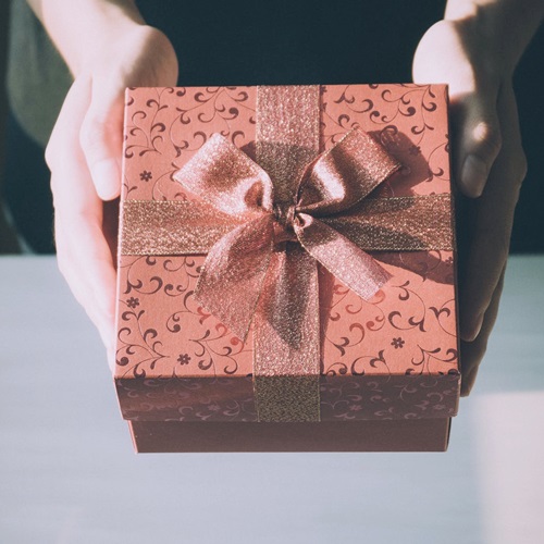 Which Are Better, Handmade Gifts or Store Bought Gifts?